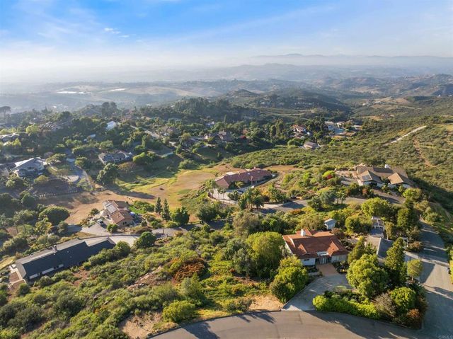 2166 Camino Cantera, Vista, CA 92084