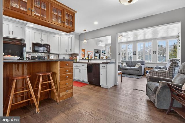 146 S OAK ST, Lititz, PA 17543