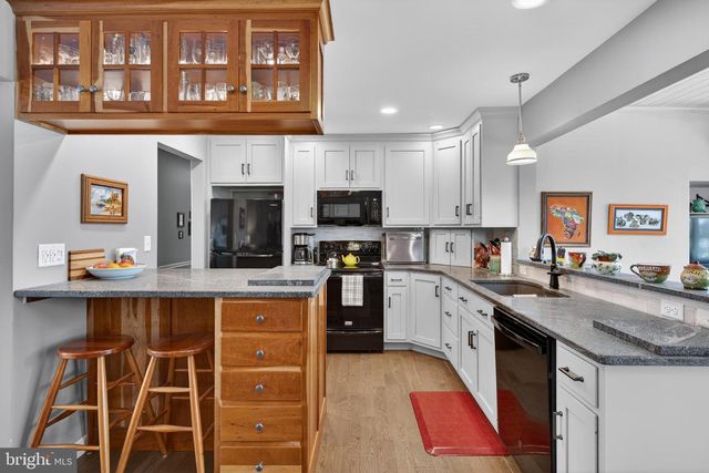 146 S OAK ST, Lititz, PA 17543