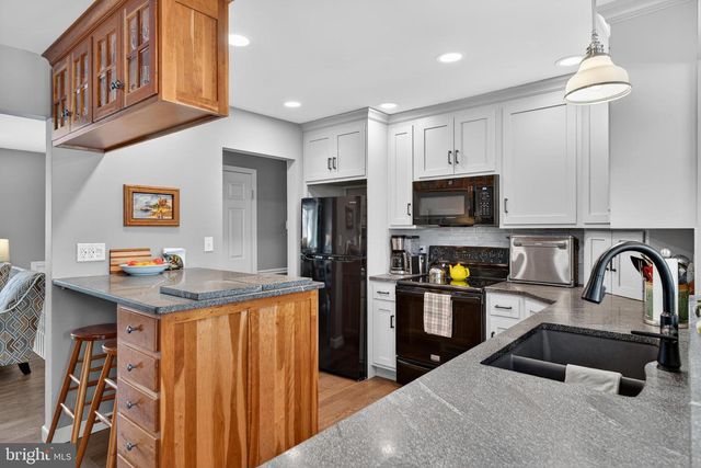 146 S OAK ST, Lititz, PA 17543