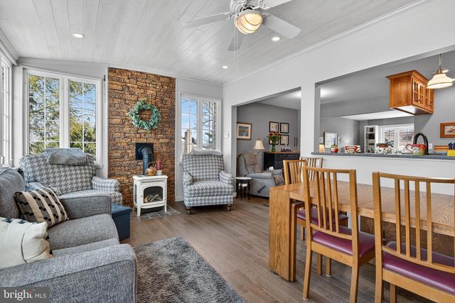 146 S OAK ST, Lititz, PA 17543