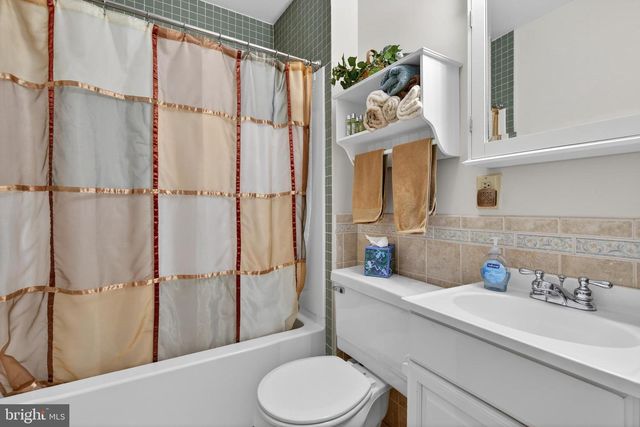 146 S OAK ST, Lititz, PA 17543