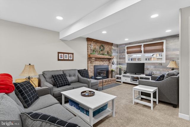 146 S OAK ST, Lititz, PA 17543