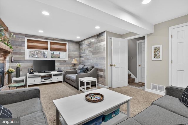 146 S OAK ST, Lititz, PA 17543