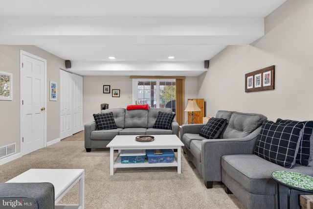 146 S OAK ST, Lititz, PA 17543