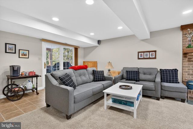 146 S OAK ST, Lititz, PA 17543