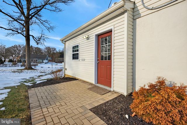 146 S OAK ST, Lititz, PA 17543