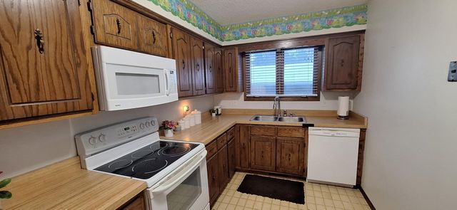 1869 County Road E E, White Bear Lake, MN 55110