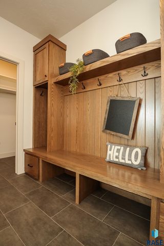 5605 E Canter Ridge Cir Circle, Sioux Falls, SD 57110