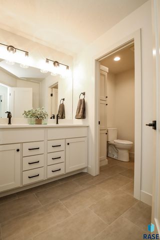 5605 E Canter Ridge Cir Circle, Sioux Falls, SD 57110