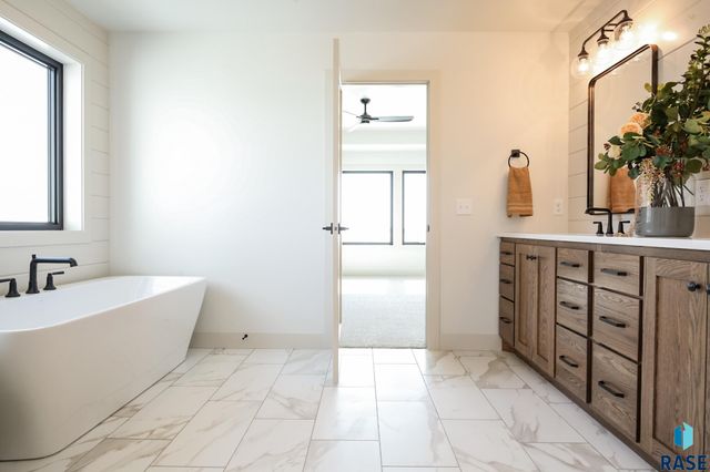 5605 E Canter Ridge Cir Circle, Sioux Falls, SD 57110