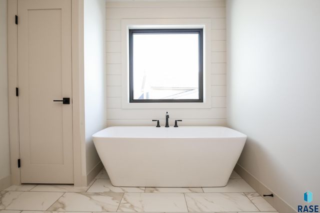 5605 E Canter Ridge Cir Circle, Sioux Falls, SD 57110