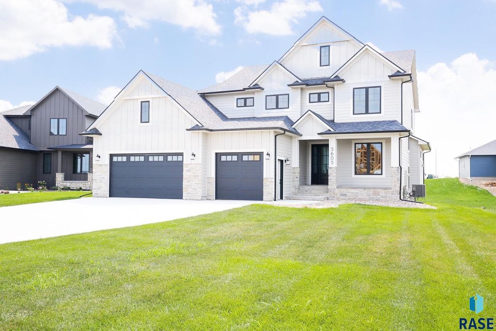 5605 E Canter Ridge Cir Circle, Sioux Falls, SD 57110