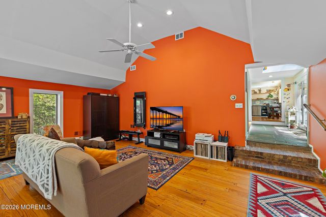 17 Park Way, Highlands, NJ 07732
