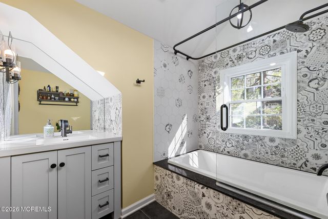17 Park Way, Highlands, NJ 07732