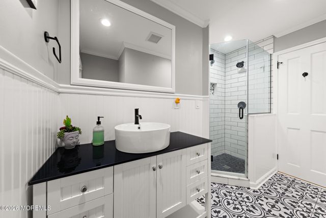 17 Park Way, Highlands, NJ 07732