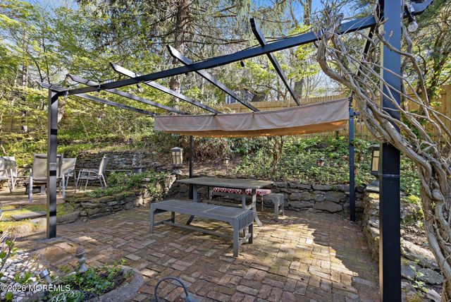 17 Park Way, Highlands, NJ 07732