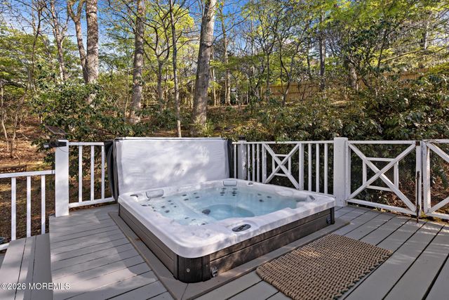 17 Park Way, Highlands, NJ 07732