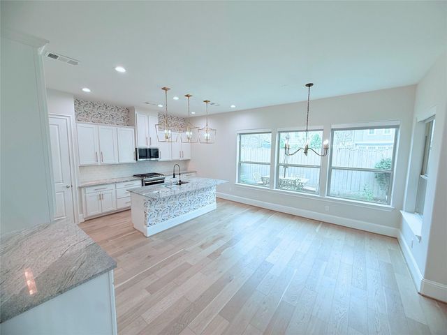 7720 N Fall Run Crossing, Houston, TX 77055