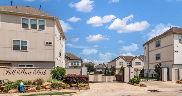 7720 N Fall Run Crossing, Houston, TX 77055