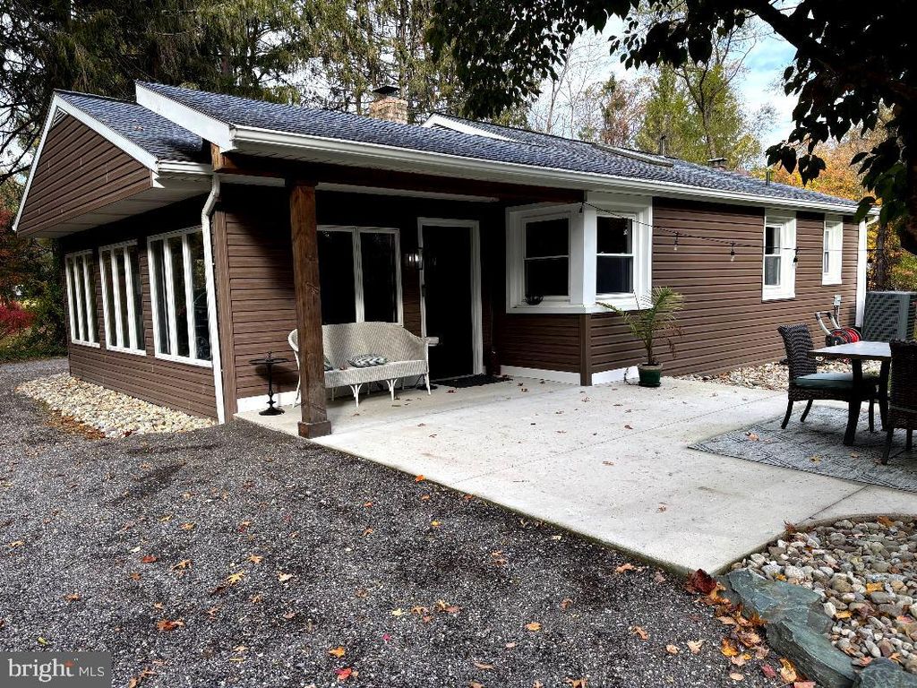 1323 N MOULSTOWN RD N, Hanover, PA 17331