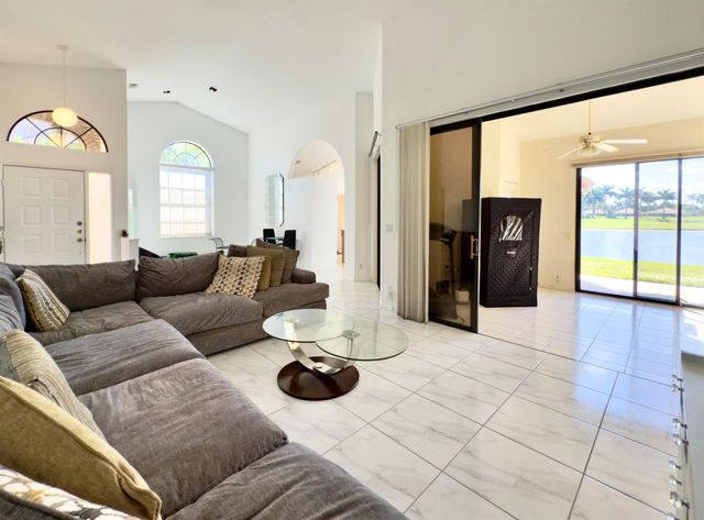 8491 Heather Place, Boynton Beach, FL 33472