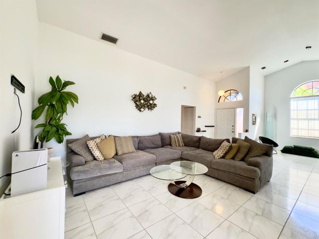 8491 Heather Place, Boynton Beach, FL 33472