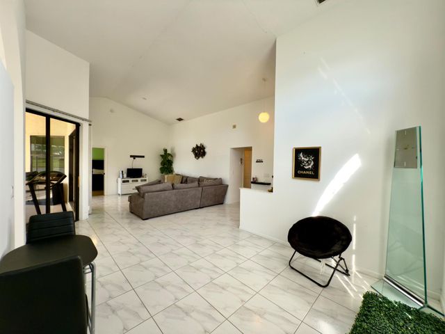 8491 Heather Place, Boynton Beach, FL 33472