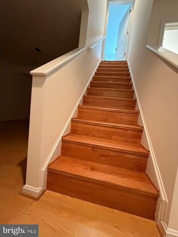 1431 KINGSTREAM DR, Herndon, VA 20170