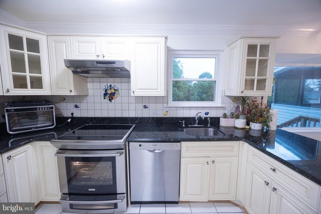 1431 KINGSTREAM DR, Herndon, VA 20170