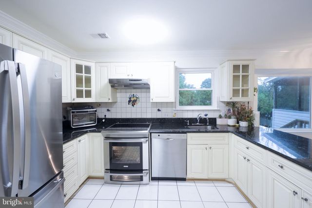 1431 KINGSTREAM DR, Herndon, VA 20170