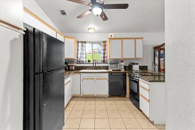 4040 Flint Trl, Copperopolis, CA 95228