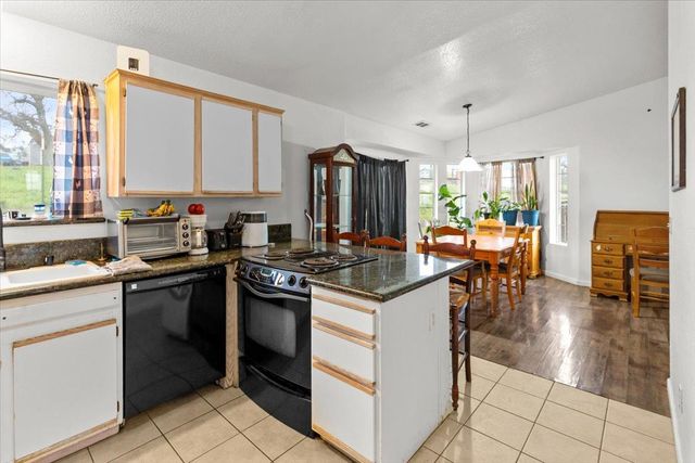 4040 Flint Trl, Copperopolis, CA 95228