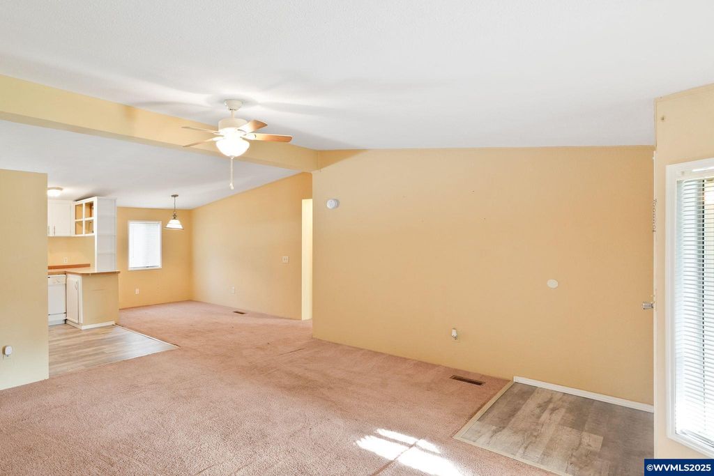 Image 10 of property listing at 5042 Cumberland #18 Ct 18, Salem, OR 97306