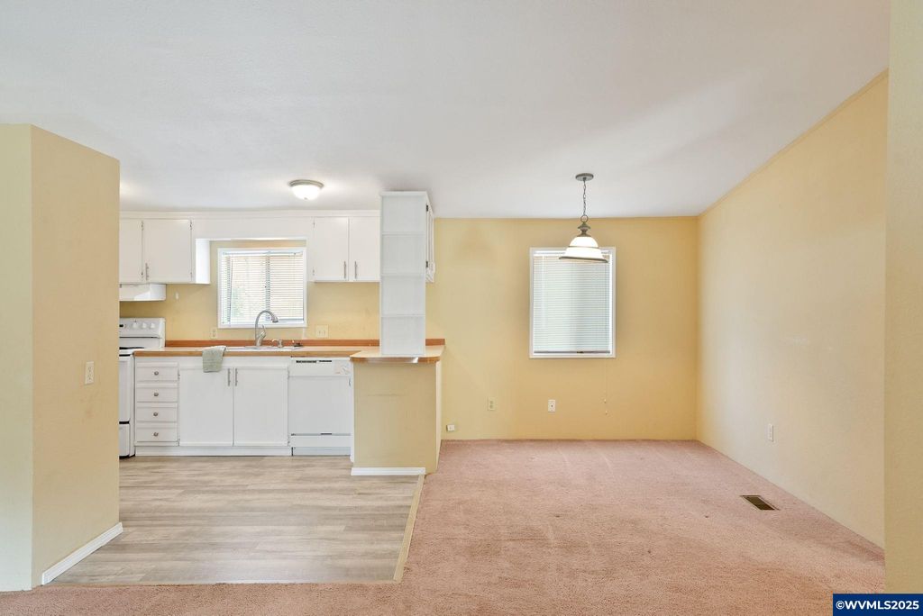 Image 11 of property listing at 5042 Cumberland #18 Ct 18, Salem, OR 97306