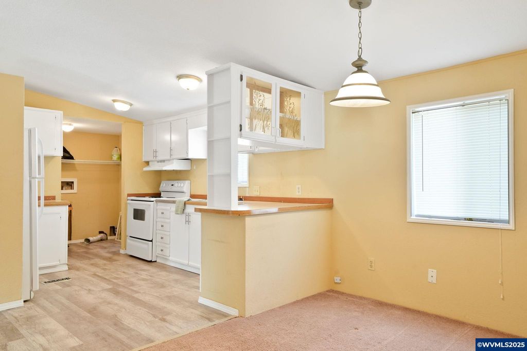 Image 13 of property listing at 5042 Cumberland #18 Ct 18, Salem, OR 97306