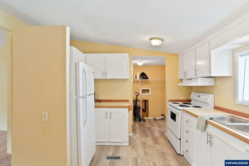 Image 14 of property listing at 5042 Cumberland #18 Ct 18, Salem, OR 97306