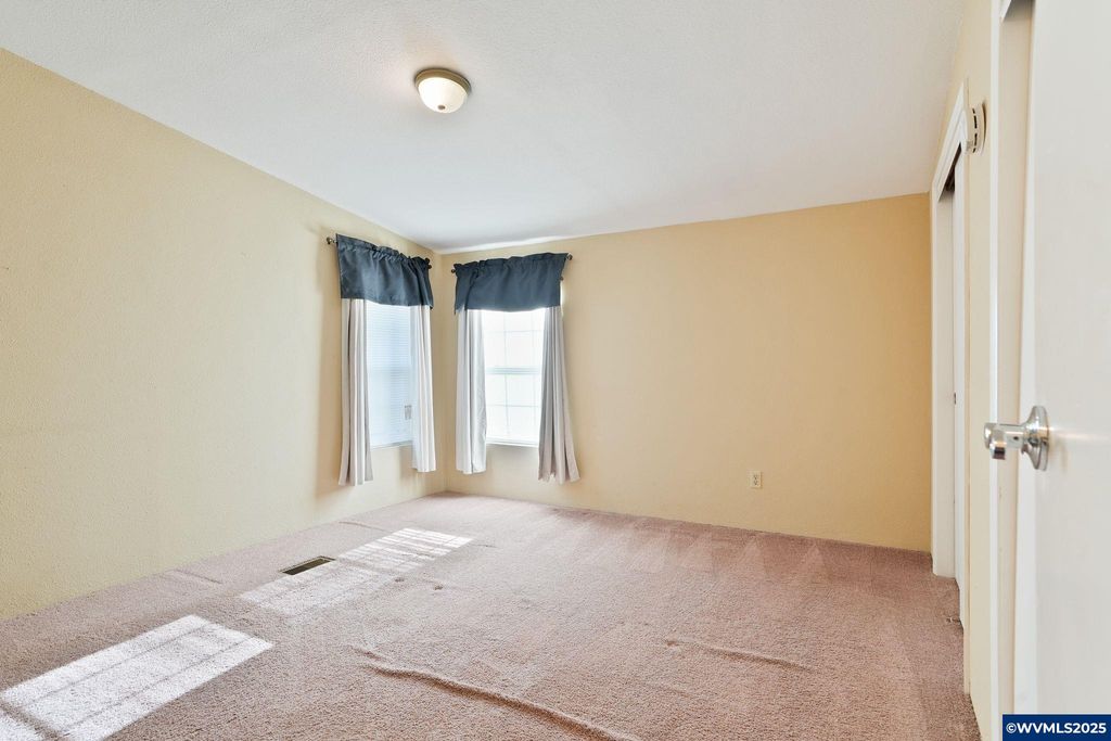 Image 16 of property listing at 5042 Cumberland #18 Ct 18, Salem, OR 97306