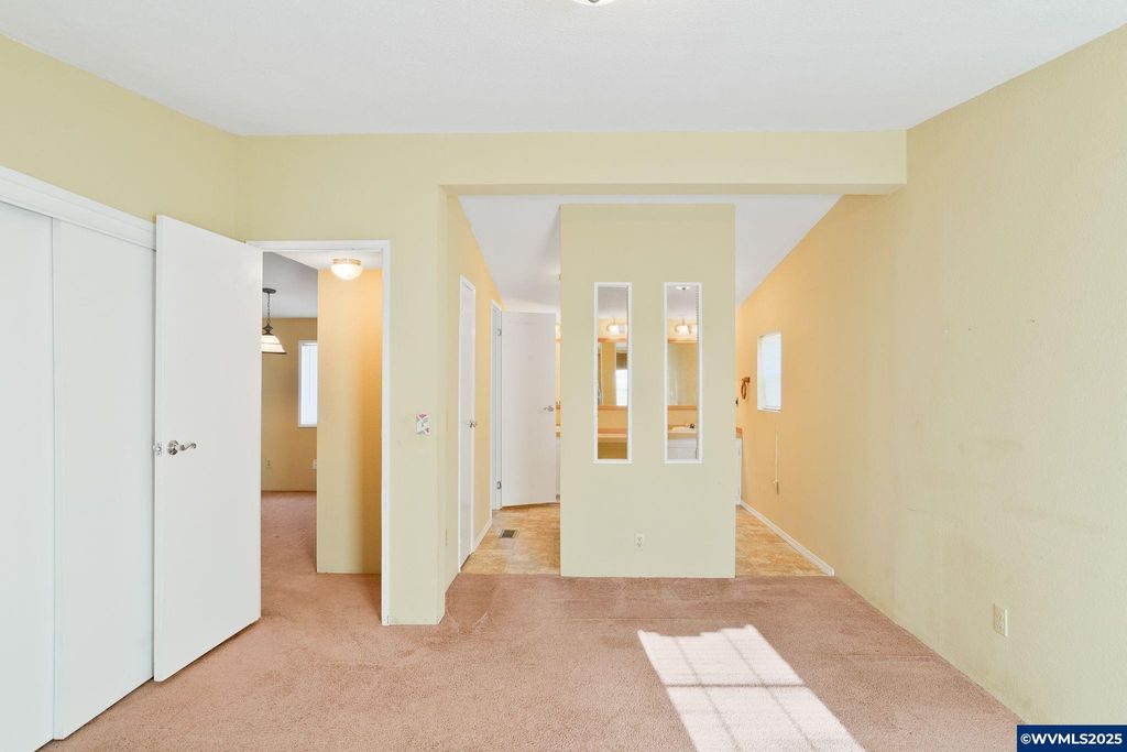 Image 17 of property listing at 5042 Cumberland #18 Ct 18, Salem, OR 97306