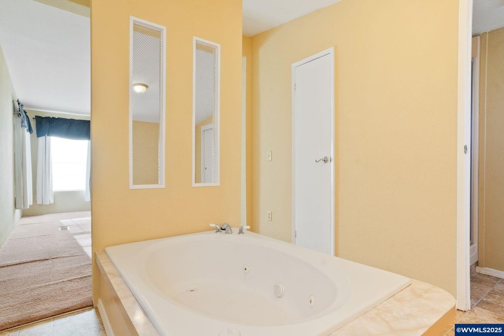 Image 20 of property listing at 5042 Cumberland #18 Ct 18, Salem, OR 97306