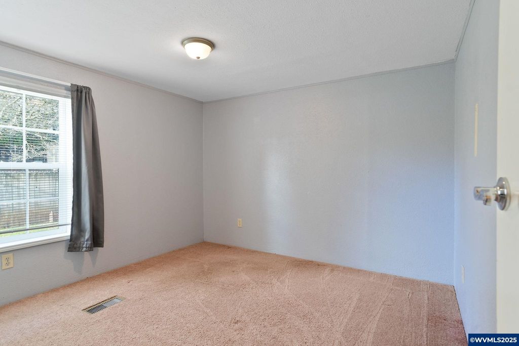 Image 21 of property listing at 5042 Cumberland #18 Ct 18, Salem, OR 97306