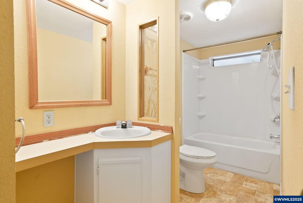 Image 23 of property listing at 5042 Cumberland #18 Ct 18, Salem, OR 97306