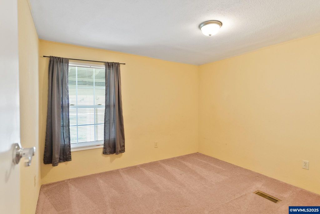 Image 24 of property listing at 5042 Cumberland #18 Ct 18, Salem, OR 97306