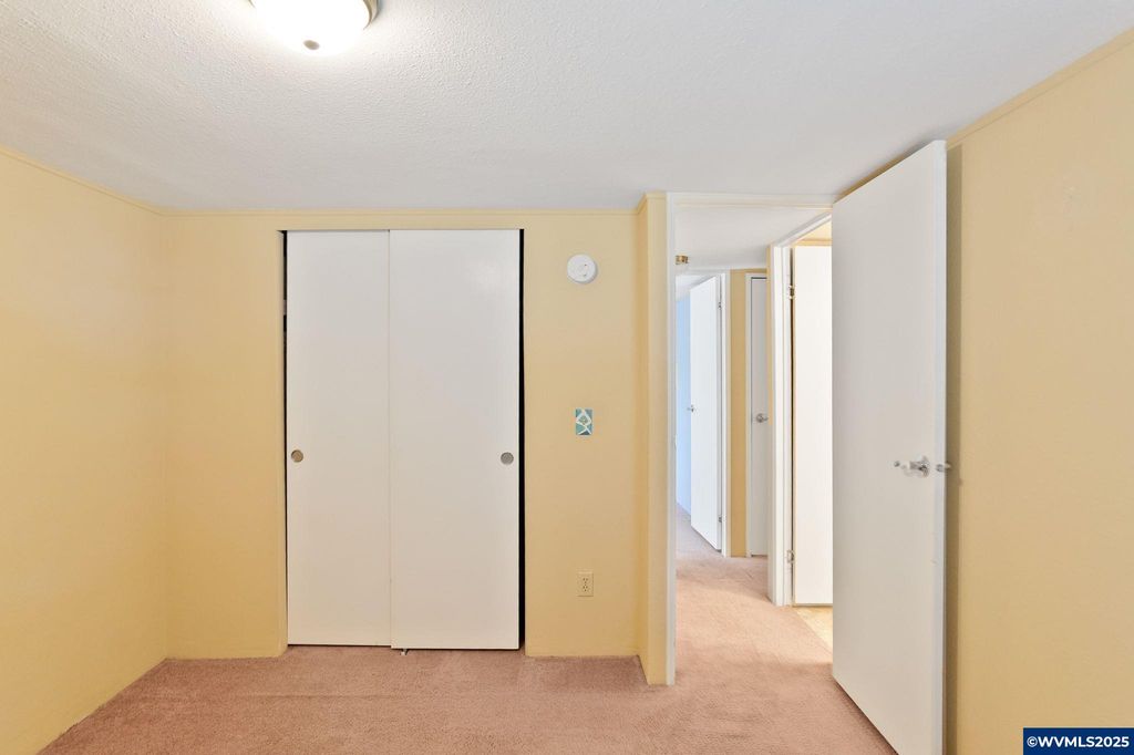 Image 25 of property listing at 5042 Cumberland #18 Ct 18, Salem, OR 97306