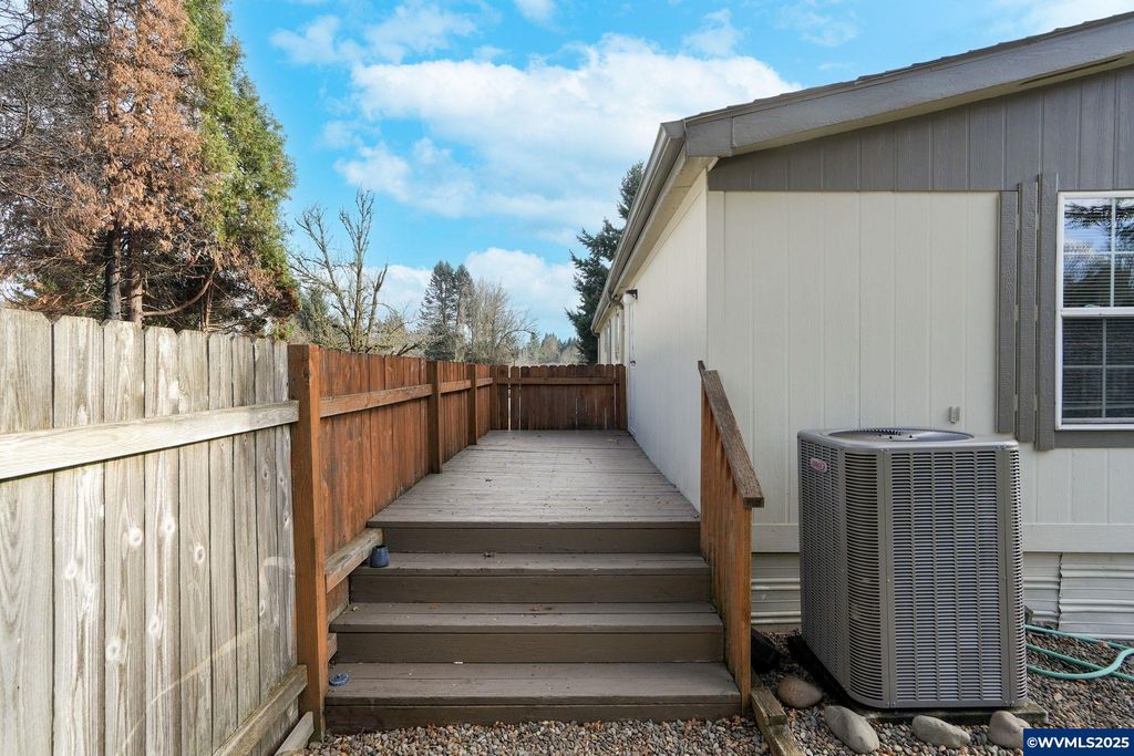 Image 27 of property listing at 5042 Cumberland #18 Ct 18, Salem, OR 97306