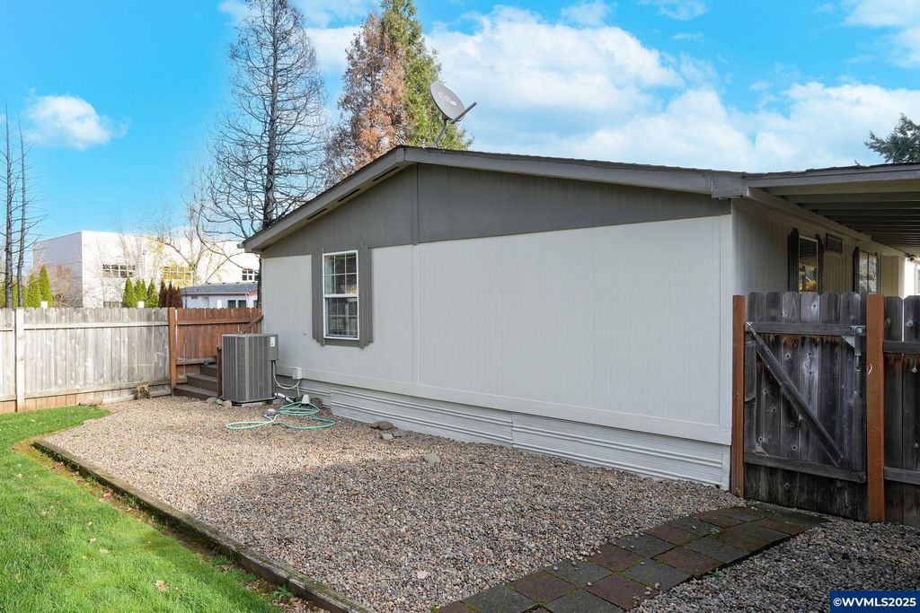 Image 30 of property listing at 5042 Cumberland #18 Ct 18, Salem, OR 97306