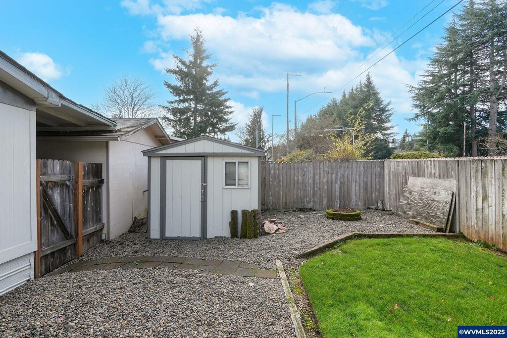 Image 31 of property listing at 5042 Cumberland #18 Ct 18, Salem, OR 97306