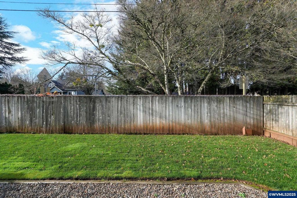 Image 32 of property listing at 5042 Cumberland #18 Ct 18, Salem, OR 97306