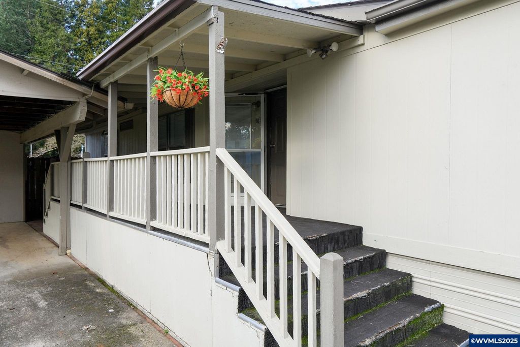 Image 5 of property listing at 5042 Cumberland #18 Ct 18, Salem, OR 97306