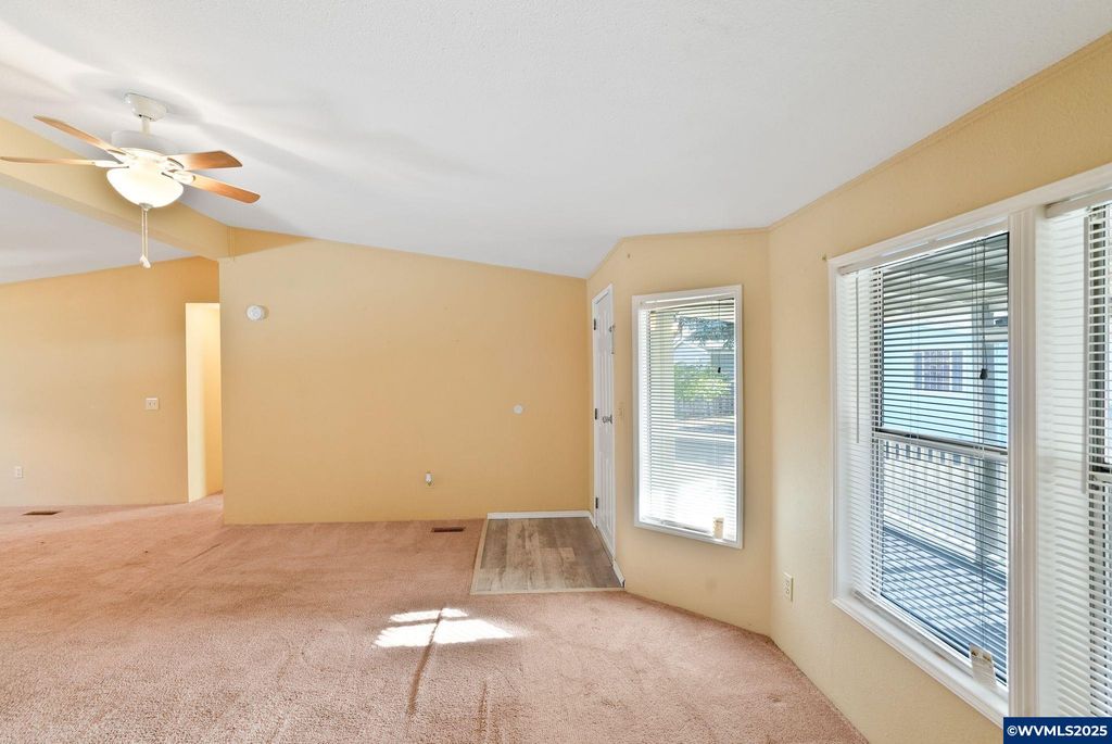 Image 9 of property listing at 5042 Cumberland #18 Ct 18, Salem, OR 97306